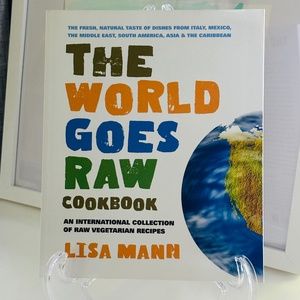 NEW The World Goes Raw Cookbook Lisa Mann Paperback Recipe Book